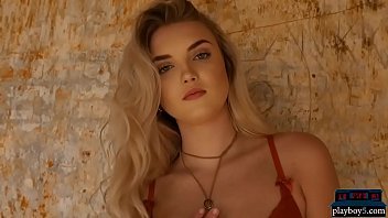 Teen blondes from Canada gets completely naked outdoor