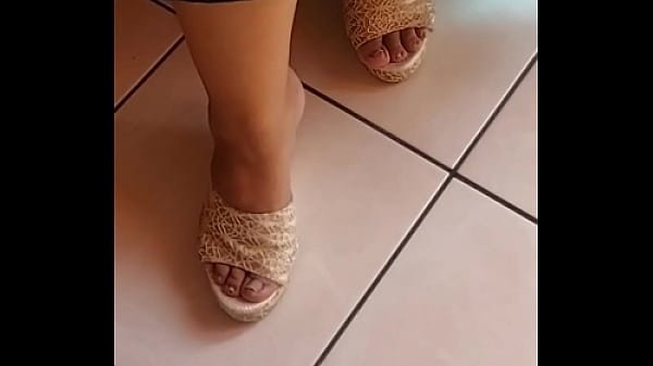 Madura latina  muestra sus  grandes y naturales tetas,  mi mujer tetona