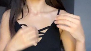 Beautiful bitch shows her tits💖