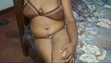 Caught on the bedroom an Arab milf
